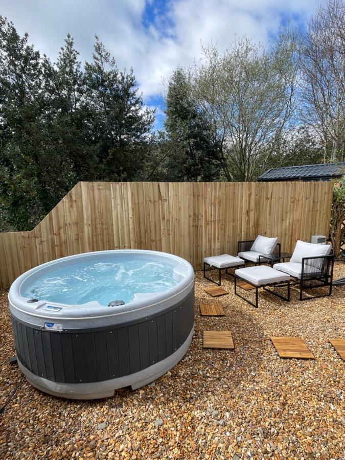 Dee Lodge With Private Hot Tub คลางกอซเลน ภายนอก รูปภาพ