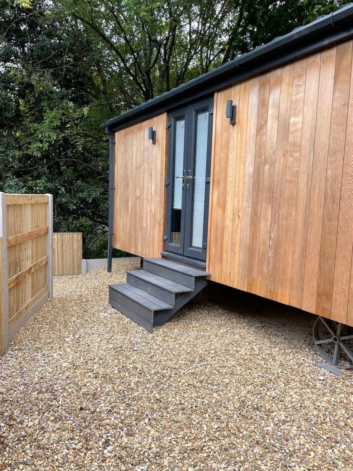 Dee Lodge With Private Hot Tub คลางกอซเลน ภายนอก รูปภาพ